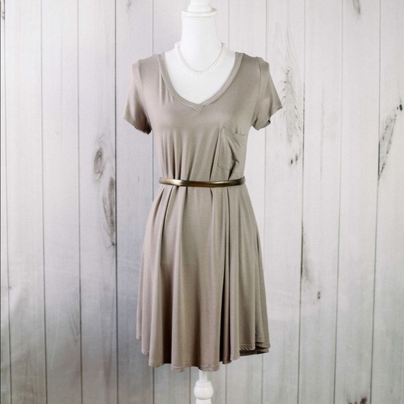 Hailey- tan t-shirt dress with pocket - Picture 3 of 8